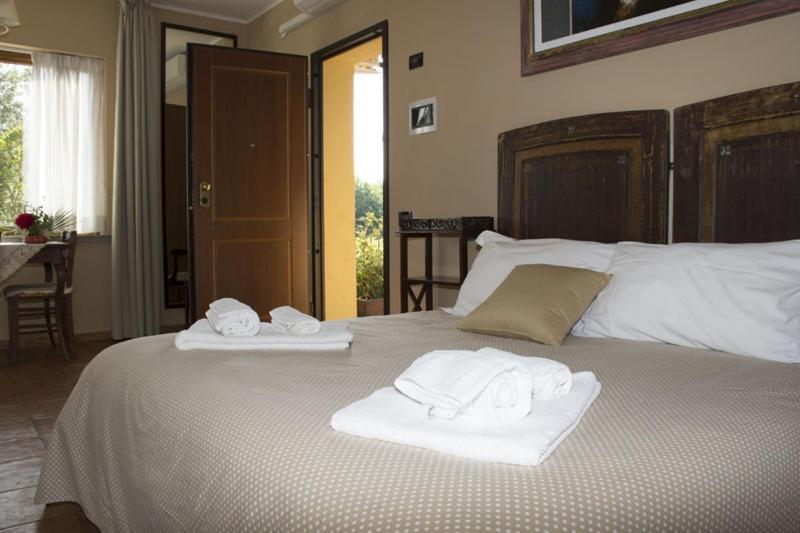 Agriturismo Scuderie Della Contea Sutri Kültér fotó
