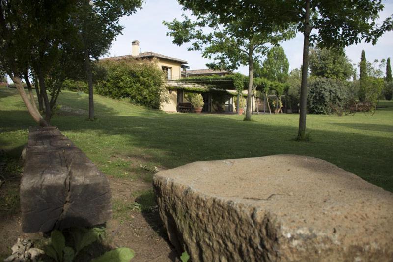 Agriturismo Scuderie Della Contea Sutri Kültér fotó